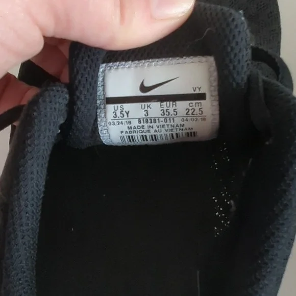 Nike shoes Size 3.5Y - Picture 9 of 9